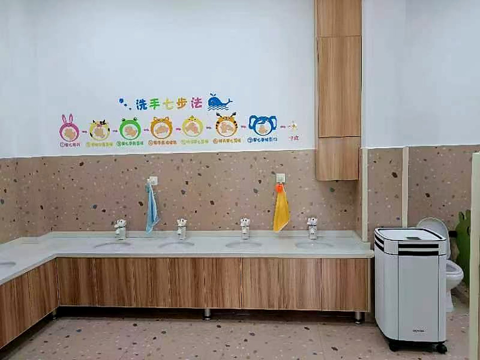 托育幼儿园洗手区配置空气净化器